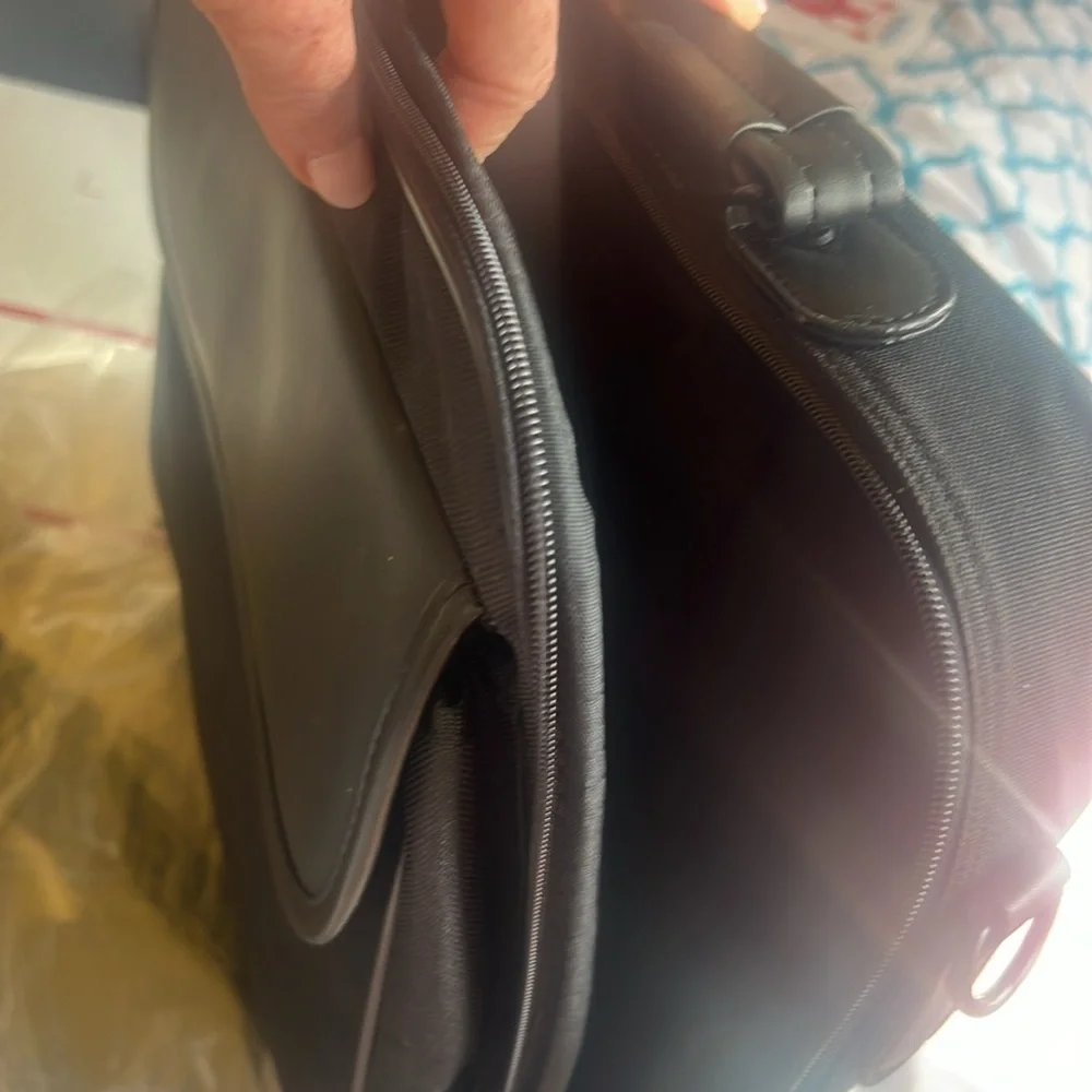 NWOT Black canvas Targus laptop bag/briefcase.